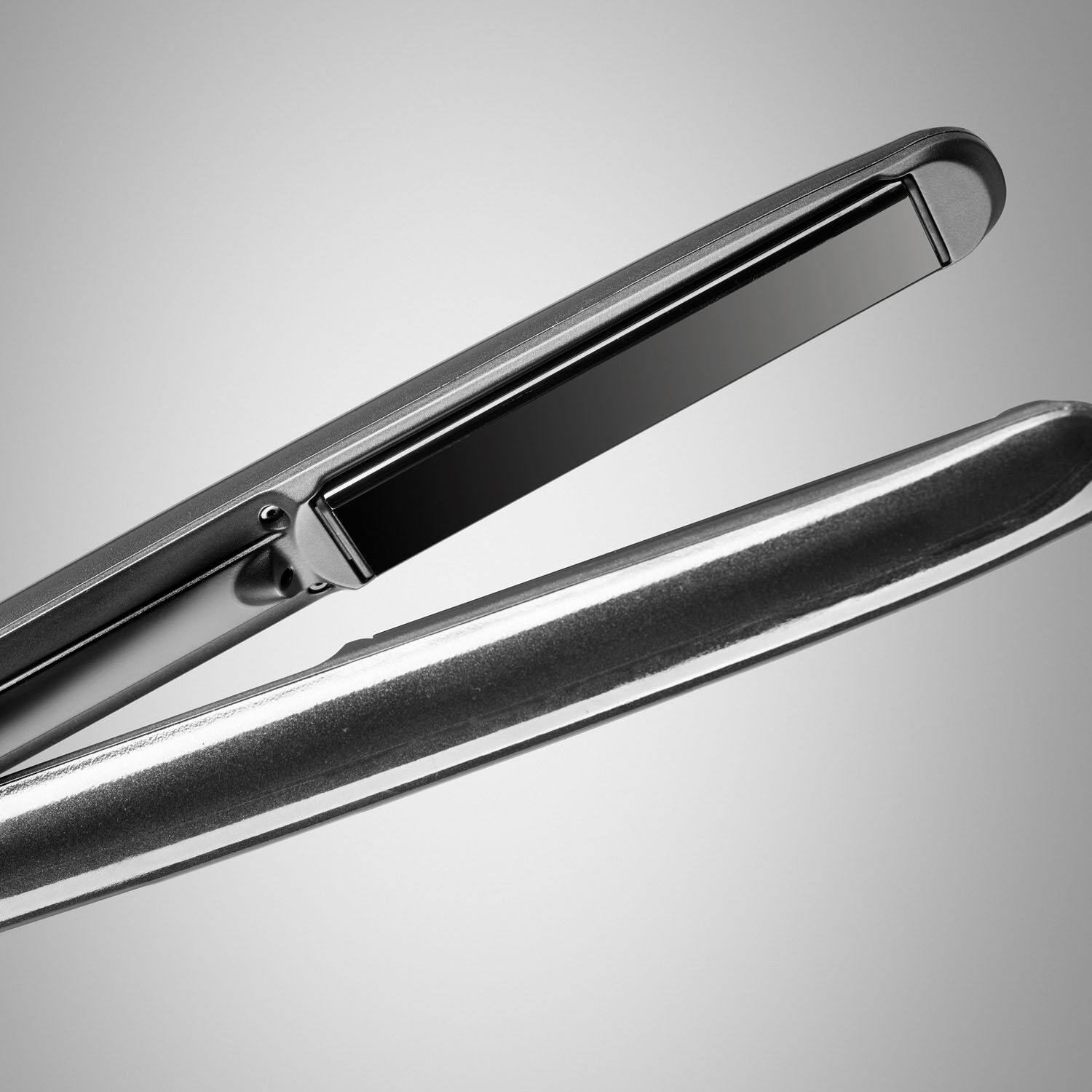 Close up of true-titanium heating plates